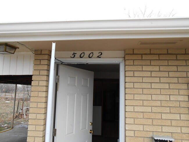 Building Photo - 5002-5004 South Iowa Avenue