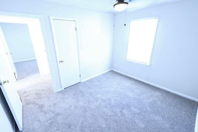 Building Photo - 894 Sutherland Ave