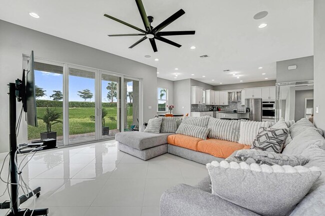 Building Photo - 5482 Macoon Wy