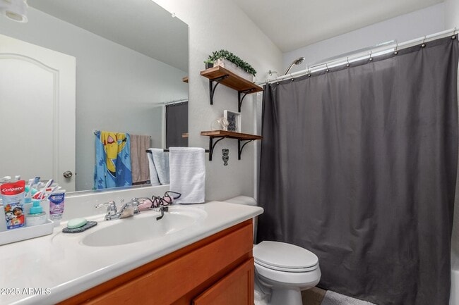 Building Photo - 836 E Constance Wy