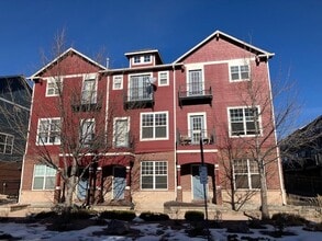 Building Photo - Downtown Townhome 2 Beds 3 Bath with AC