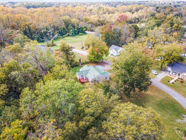 Building Photo - 417 W Coffee St