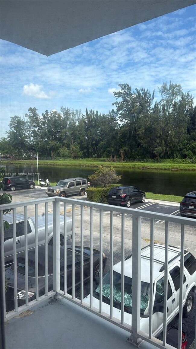 Building Photo - 16465 NE 22nd Ave