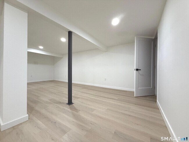 Building Photo - 275 Dayton Rd