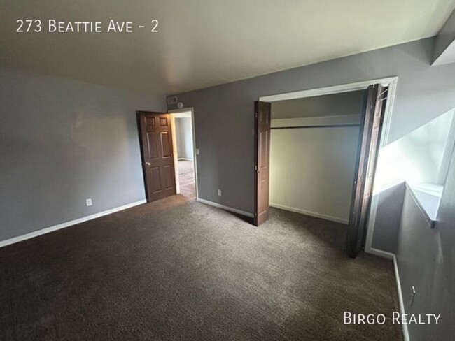 Building Photo - Move in Ready! Large and lovely 2-bedroom ...