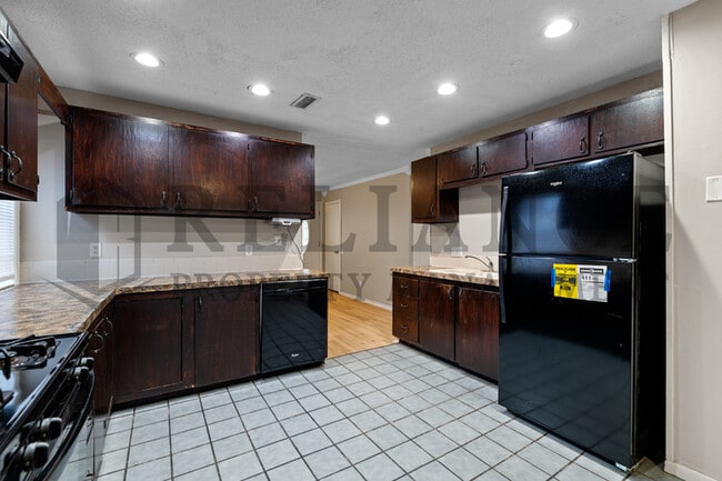 Building Photo - 235 Trout Ave