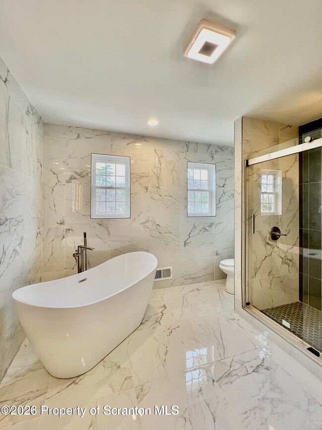 Building Photo - 400 Haven Ln