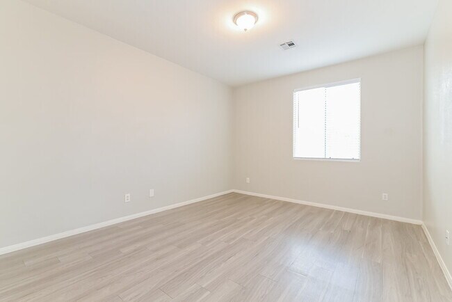 Building Photo - 5781 Magini Ave