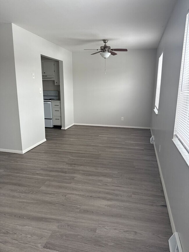 Building Photo - Eastside Apartment Evansville