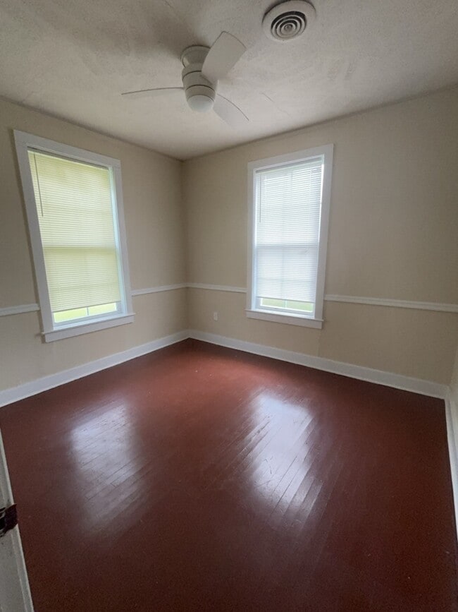 Building Photo - 131 Grandview Cir