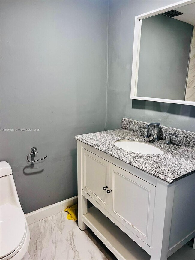 Building Photo - 1050 SE 15th St