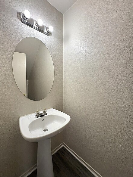 Building Photo - 1611 Inca Dr