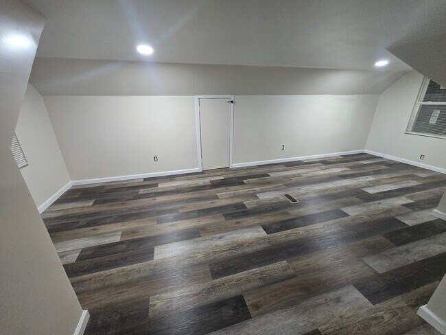 Building Photo - 16522 Murray Hill St