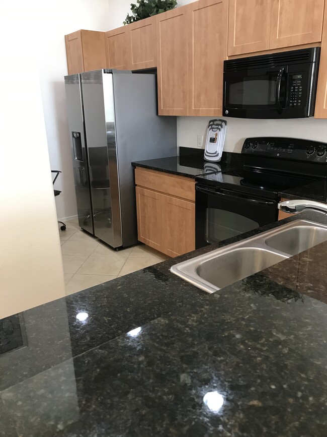 Kitchen area with granite countertops & breakfast nook - 11640 N Tatum Blvd