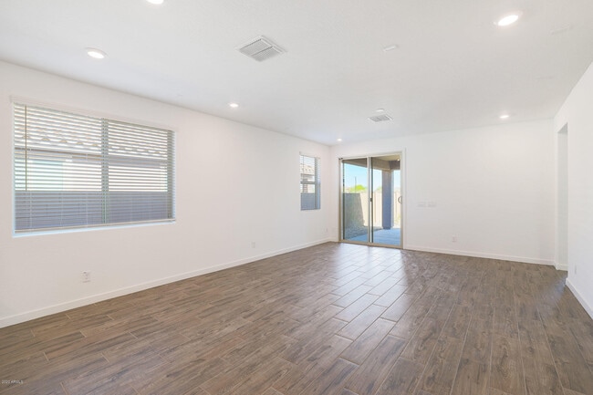 Building Photo - 16581 W Charlotte Dr
