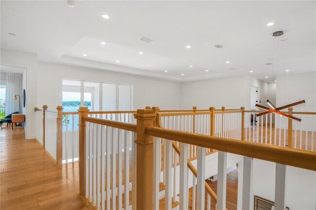 Building Photo - 15023 Pendio Dr