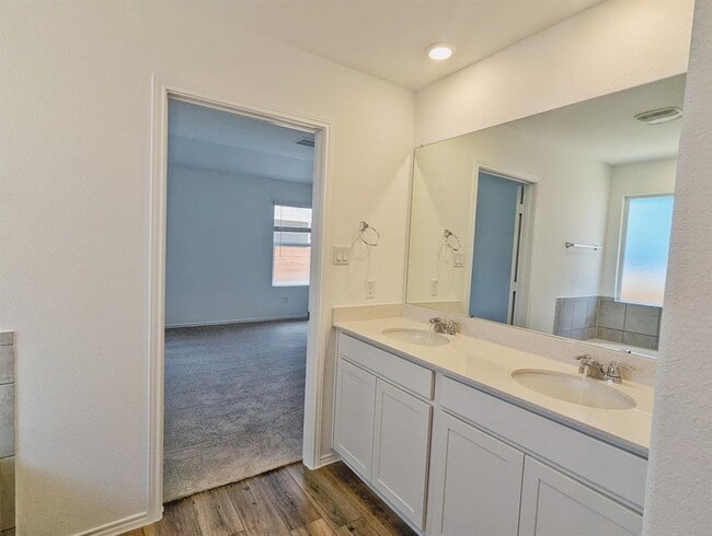 Building Photo - 158 Gresham