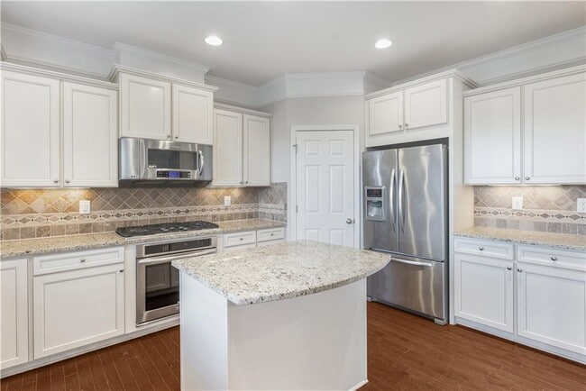 Building Photo - 2541 Sibley Dr