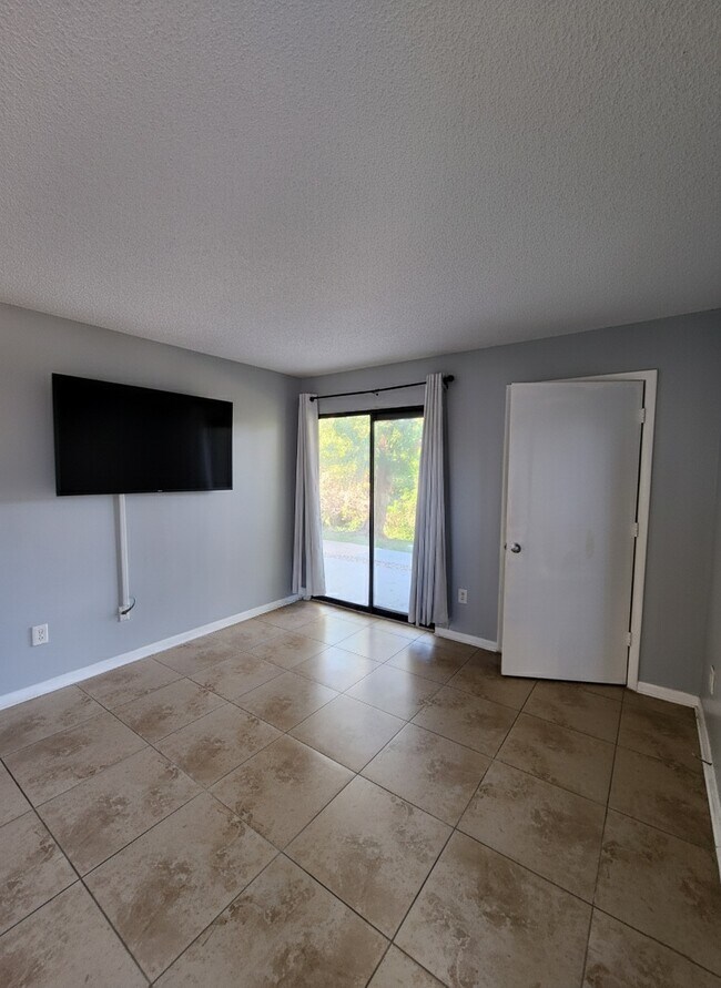 Building Photo - 455 Alt 19