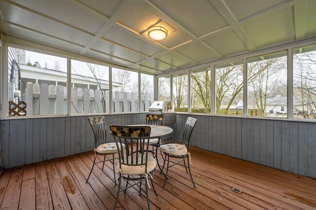 Building Photo - 10 Jill Ln