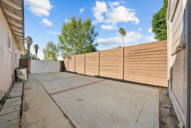 Building Photo - 16745 Citronia St