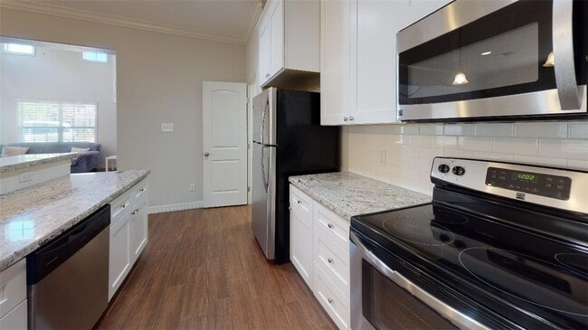 Building Photo - 302 Gilchrist Ave