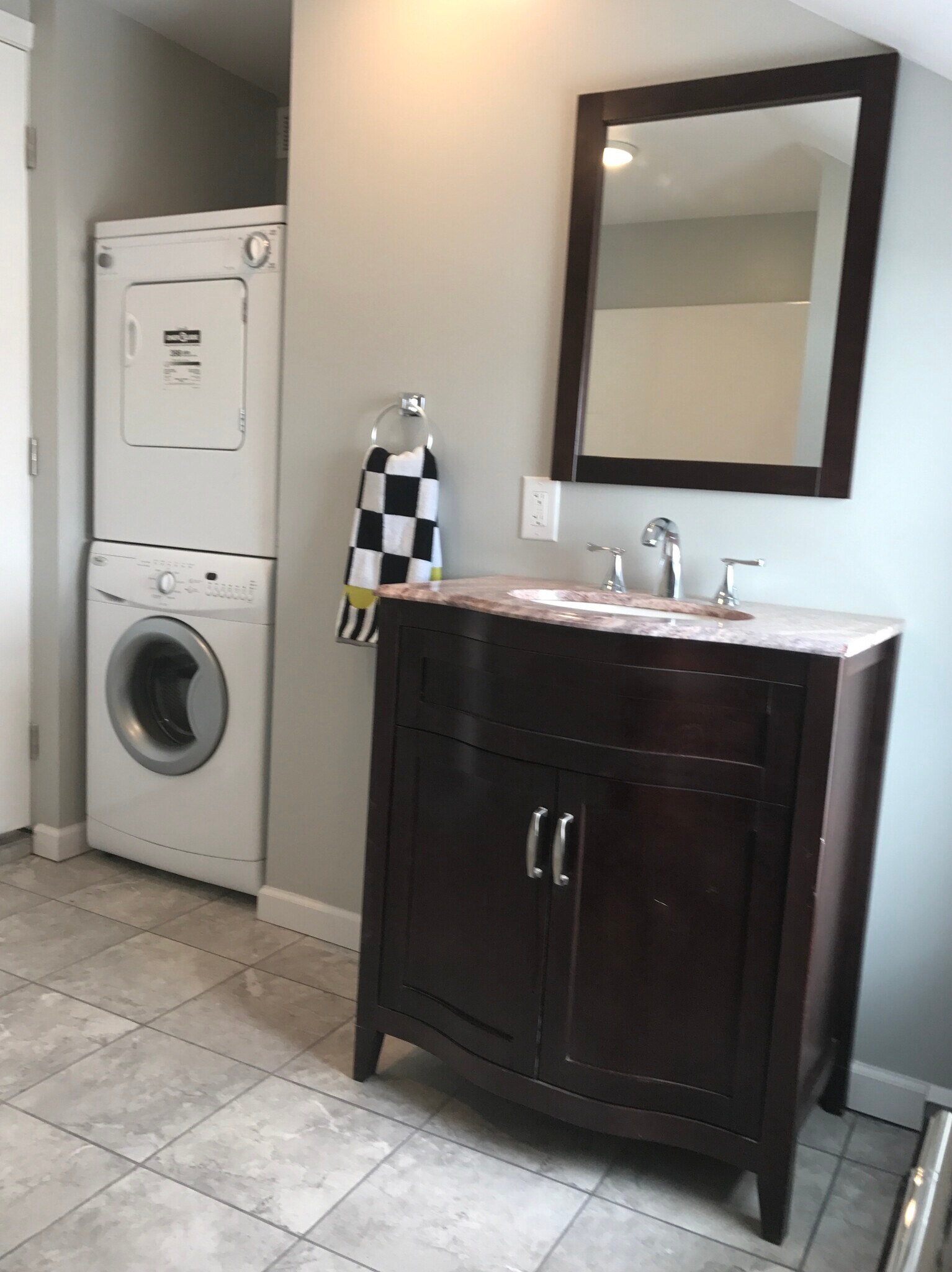 Building Photo - 116 E Main St