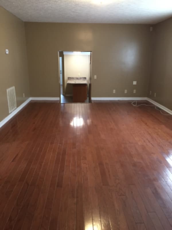 Building Photo - 428 Hill Dr