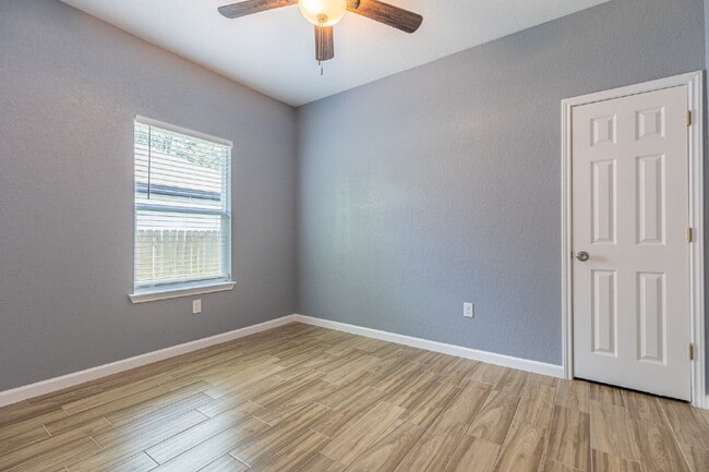Building Photo - 479 Corliss