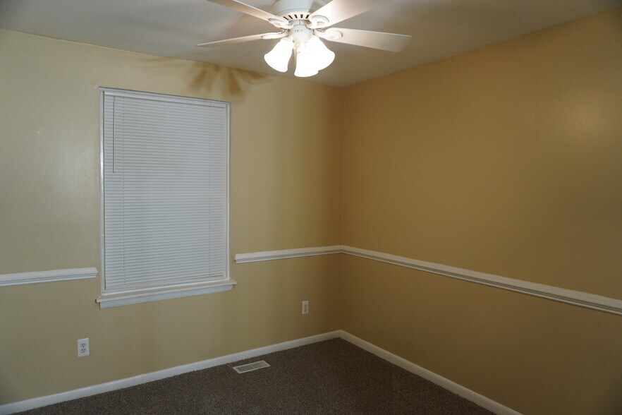 Building Photo - 5 Castlebar Ct