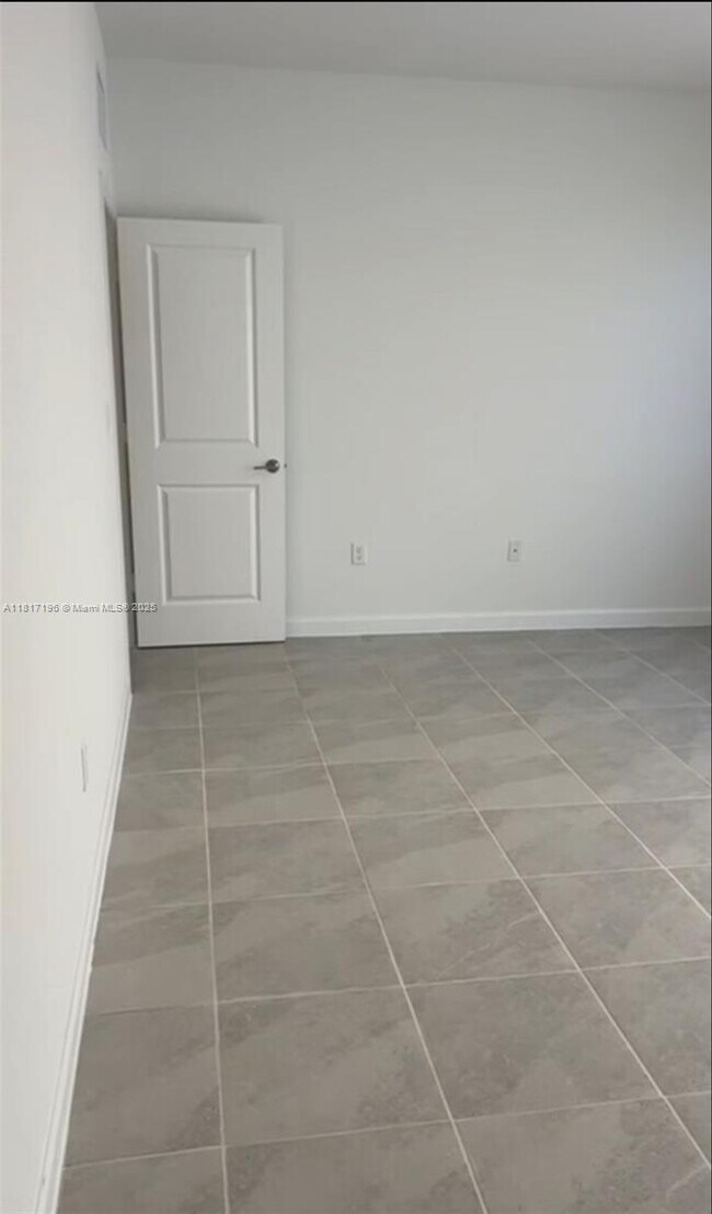 Building Photo - 18600 SW 136th Ct