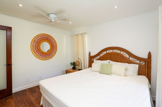 Building Photo - **TROPICAL PARADISE**3BEDS/2BATH POOL HOME...