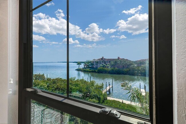 Building Photo - 2749 Via Cipriani