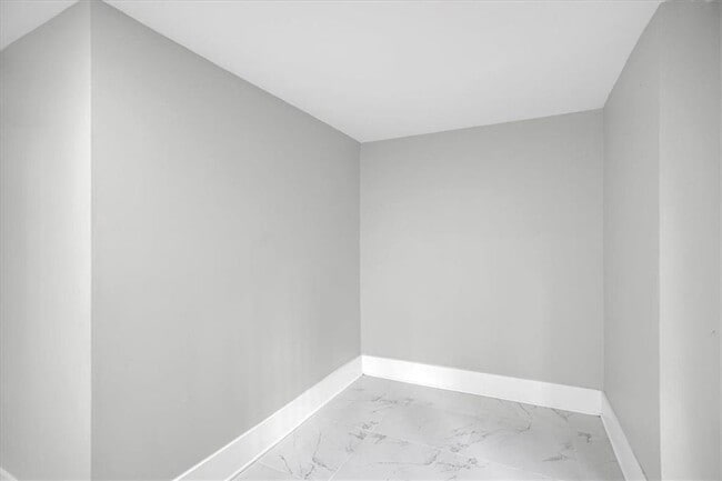 Building Photo - 2271 Cresta Dr