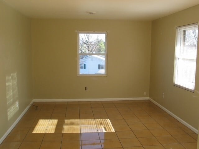 Sample unit photo - 1604 keswick Ave NE