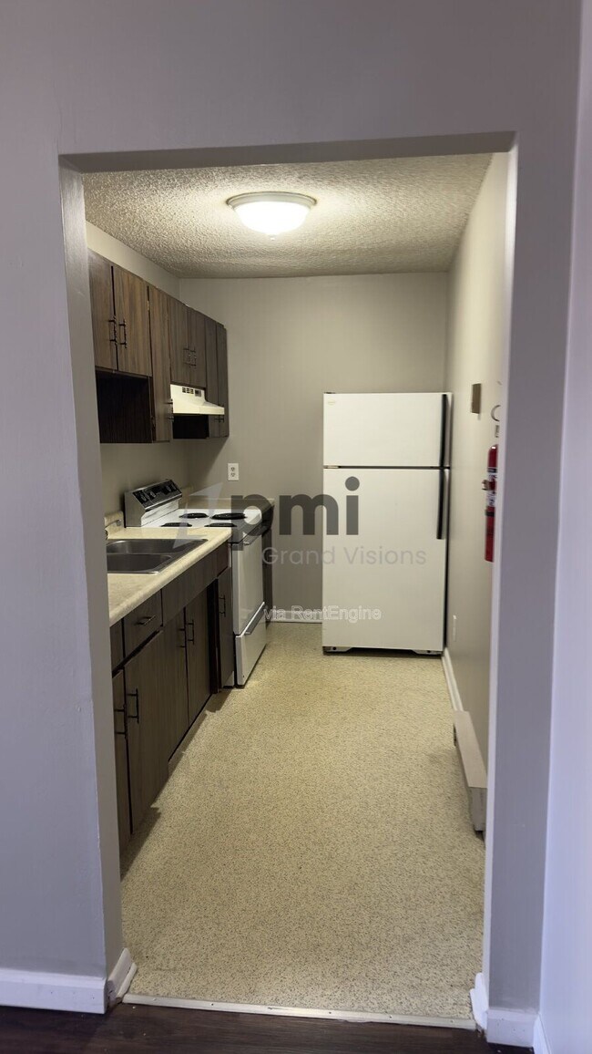 Building Photo - 24 W Buchanan Ave