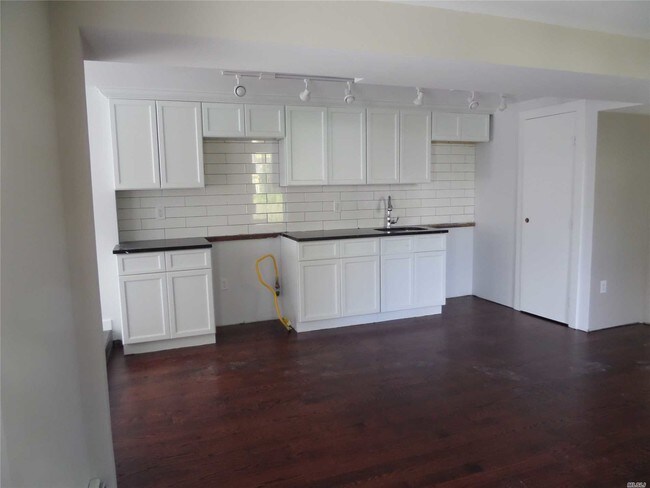 Building Photo - 266 Pearl St