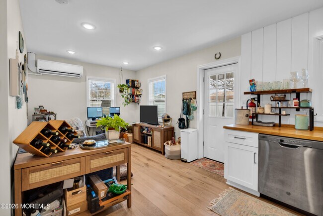 Building Photo - 1215 Lister St