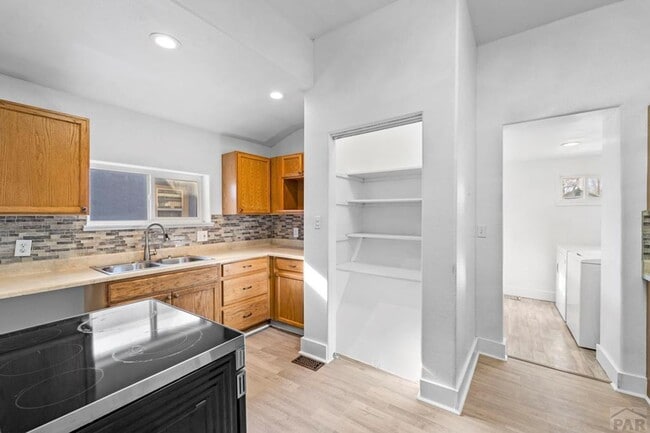 Building Photo - ALL PROSPECTIVE TENANTS MUST SUBMIT A $58 ...