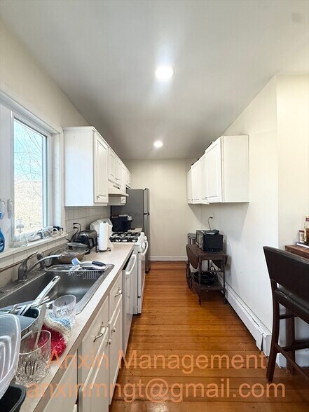 Building Photo - 39 Dana St