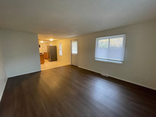 Building Photo - Three Bedroom Home in Portage