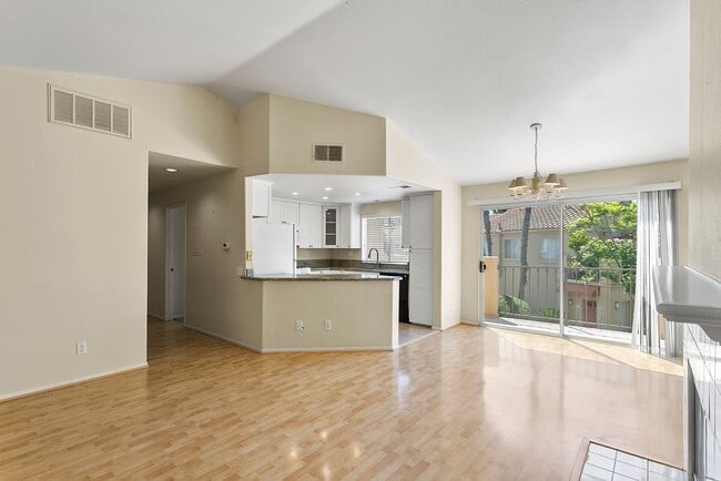 Building Photo - 89 Fleurance St