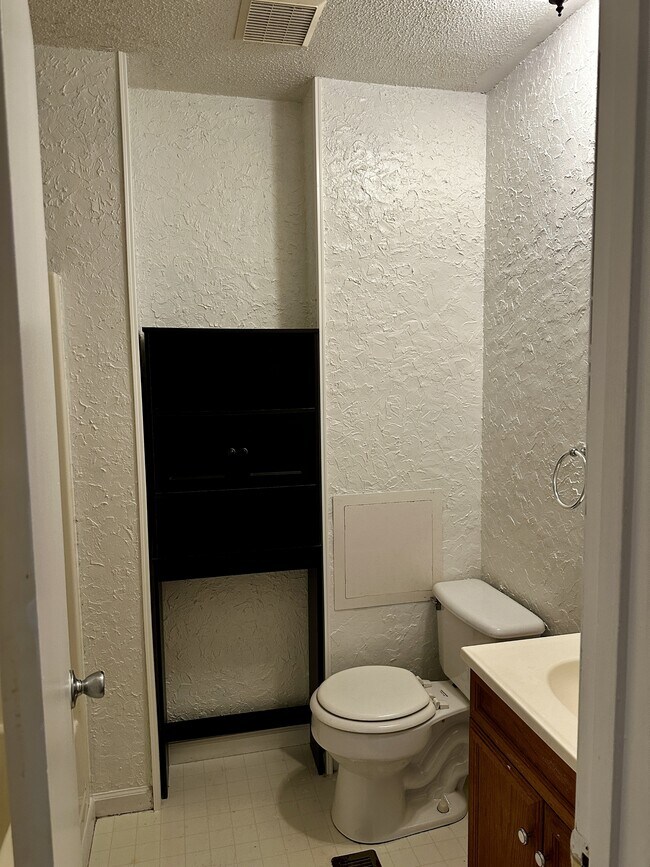 Building Photo - 105 Bucy Cir