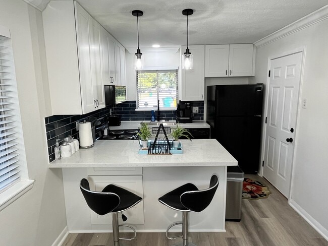 Building Photo - 1815 Bahama Dr