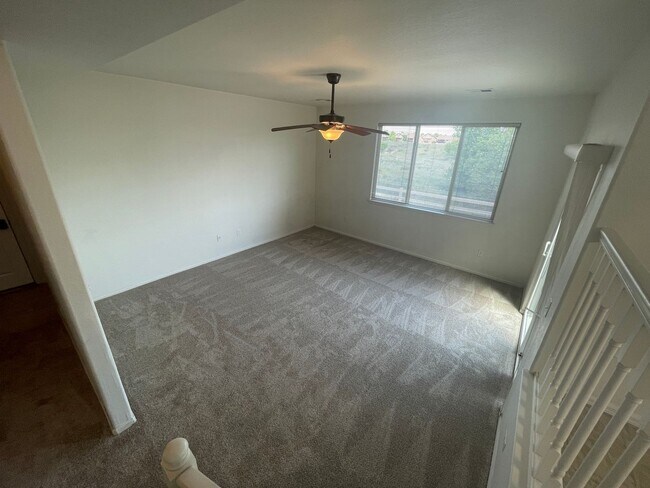 Building Photo - Beautiful 4 Bed, 3 Bath House in Maple Hill!