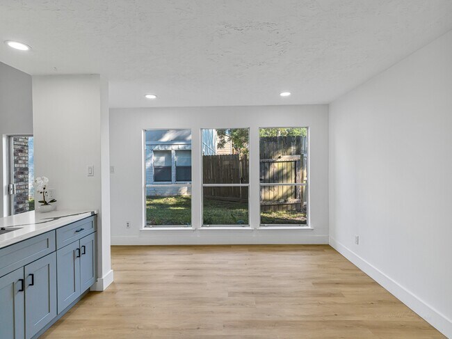 Building Photo - 1306 Briarmead Dr