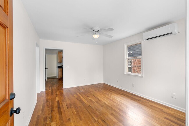 Building Photo - 1036 Seymour Ave