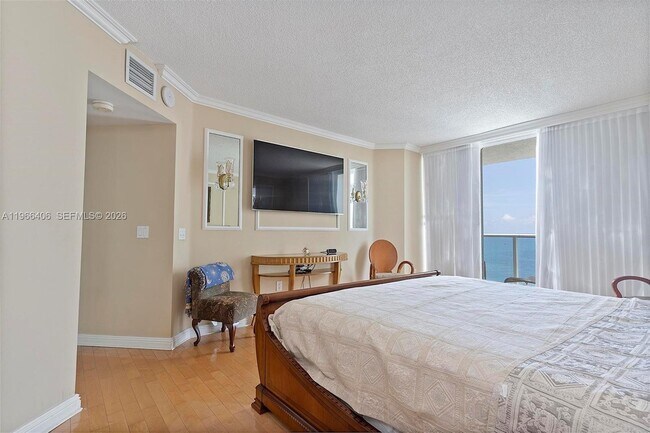 Building Photo - 16445 Collins Ave