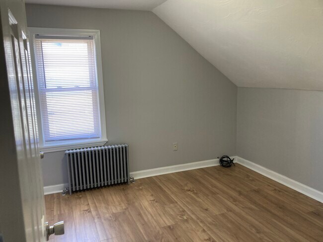 Bed 2 - 60 Division St