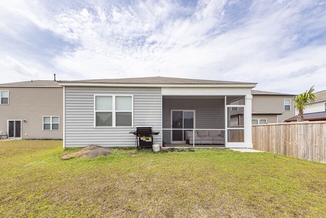 Building Photo - 3 Bedroom 2 Bath Home in Cane Bay Plantati...